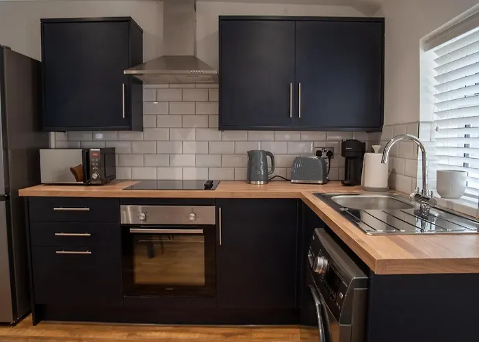 Trendy Urban Suite 140Mtrs To Train Station