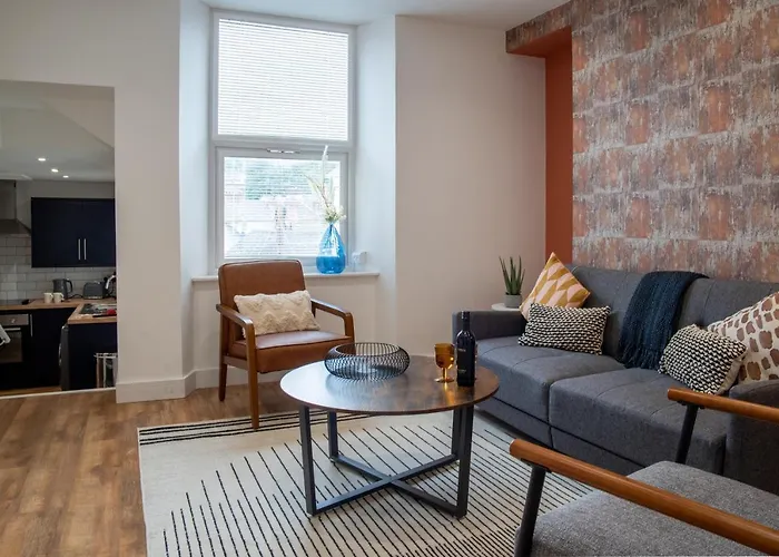 Trendy Urban Suite 140Mtrs To Train Station