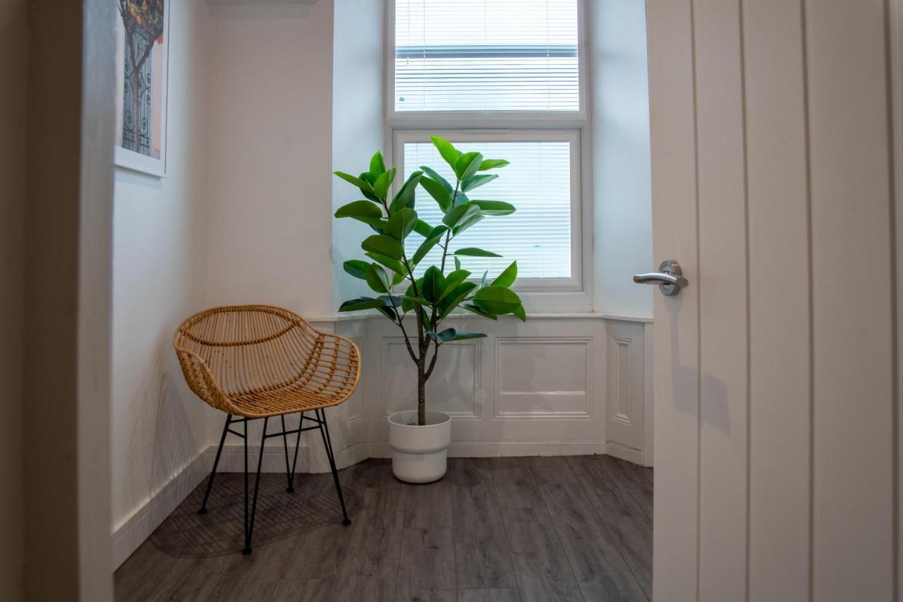 Trendy Urban 140mtrs To Train Station Apartment