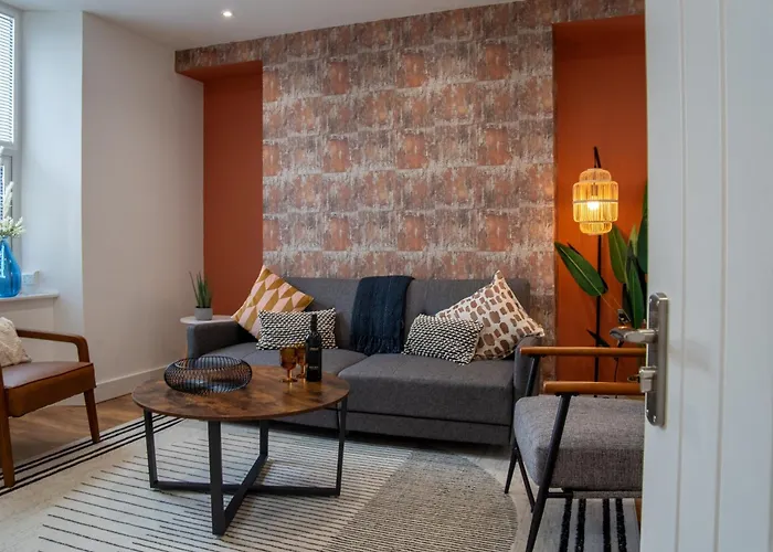 Trendy Urban Suite 140Mtrs To Train Station
